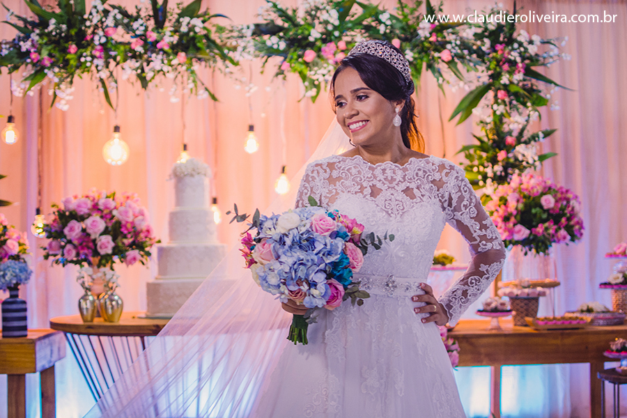 vestido de noiva  no Rosa buffet  da Maraponga em Fortaleza - Ceará