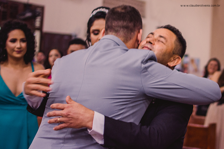 uma fotografia de casamento na igreja de nossa senhora de Salette em Fortaleza