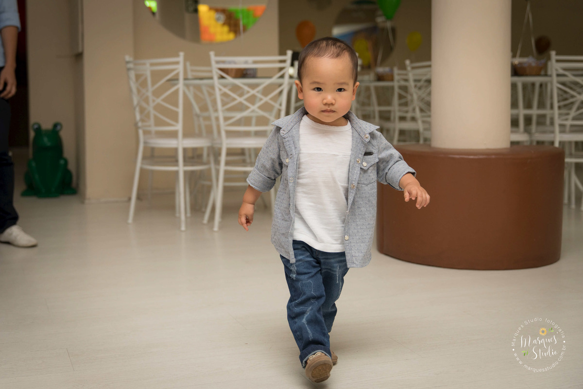 Foto registrada no aniversario do Rafael de 2 aninhos. Na foto temos o aniversariante desfilando na sua festinha. Buffet está localizado em Osasco - São Paulo, SP.