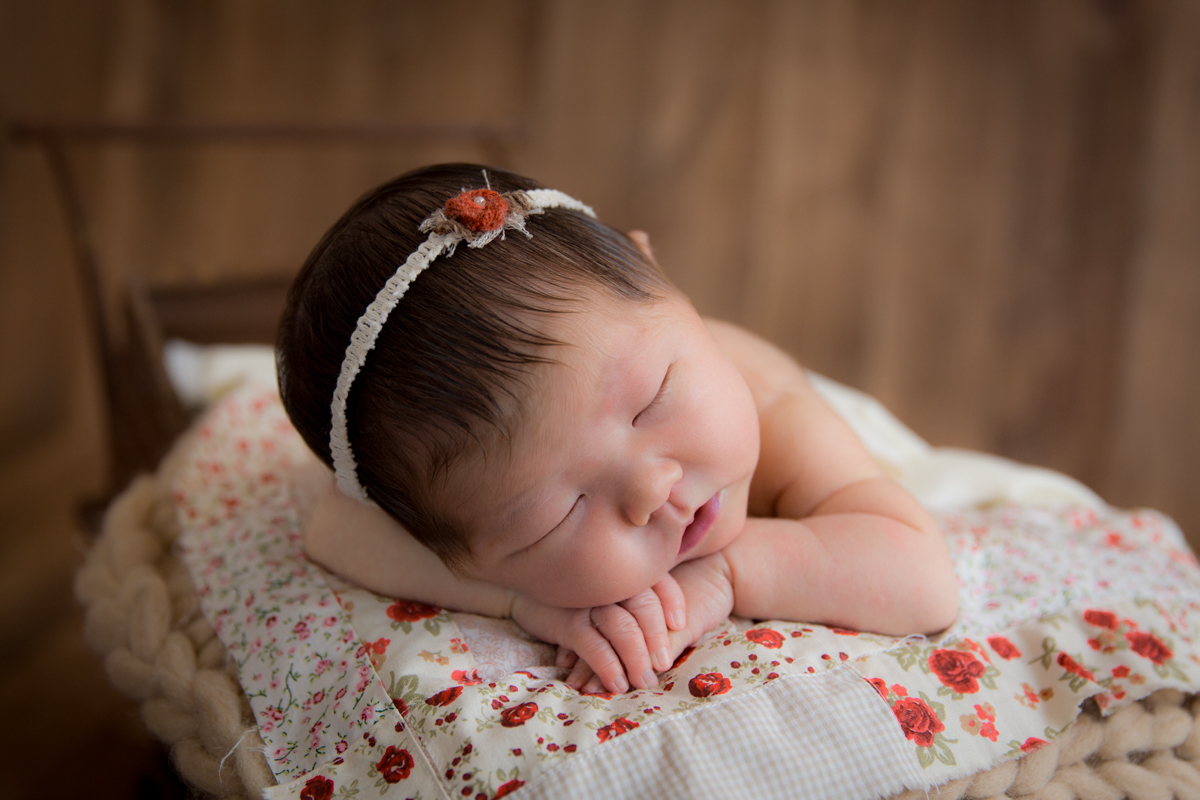 foto newborn menina, bebe no carrinho