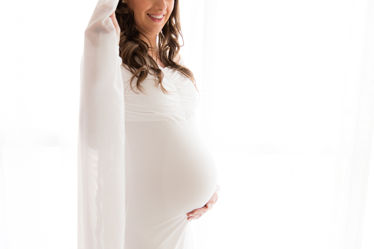 foto de gestante na cortina  feita no nosso estúdio em São Paulo - SP