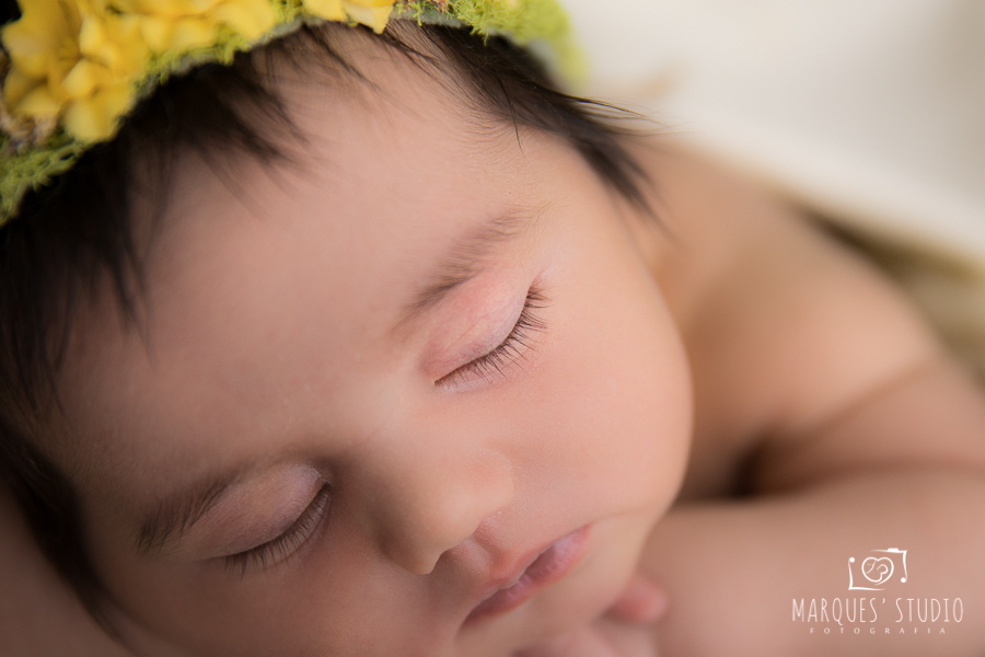 detalhe de cílios de menina em book Newborn realizado em studio em são paulo sp