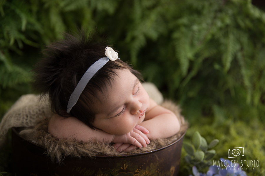 detalhe de foto de menina linda e cabeluda em ensaio fotográfico realizado em São Paulo SP