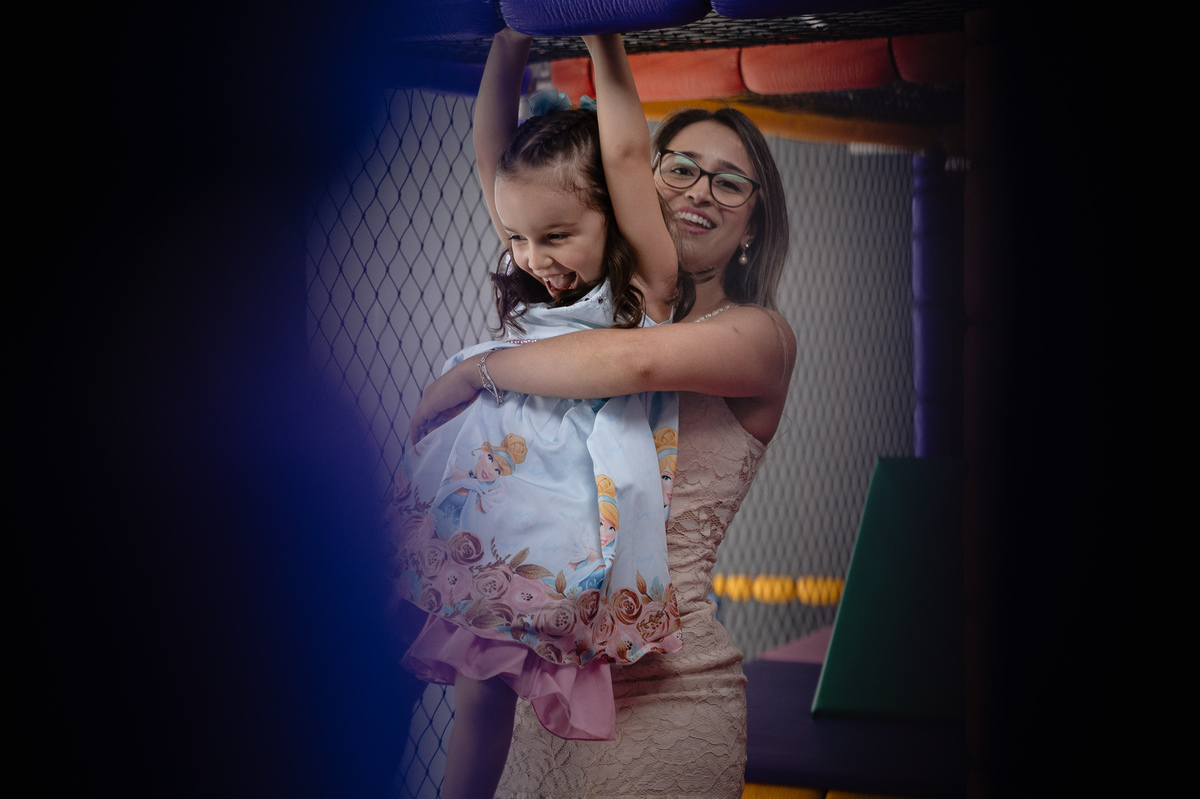 Fotografia de festa de aniversário infantil - tema princesa da disney - decoração - fotojornalismo - registro fotográfico de evento