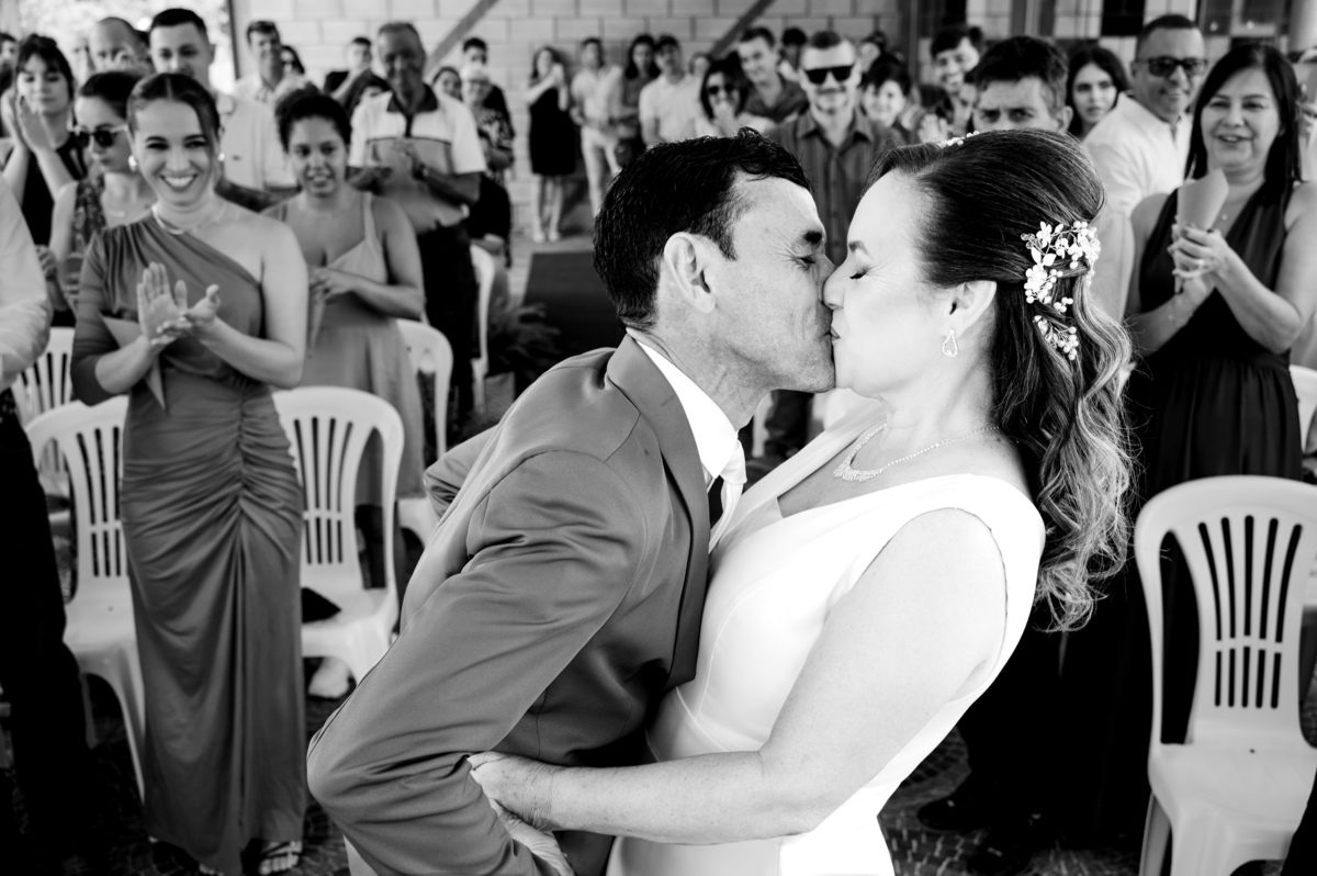 fotografia de casamento, cerimônia, felicidade dos noivos, preto e branco