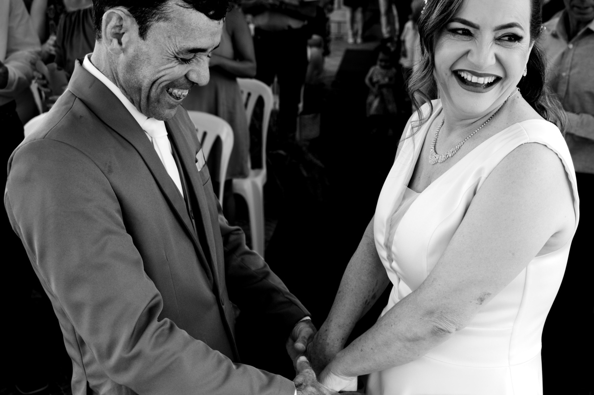 cfotografia de casamento, cerimônia, felicidade dos noivos, preto e branco