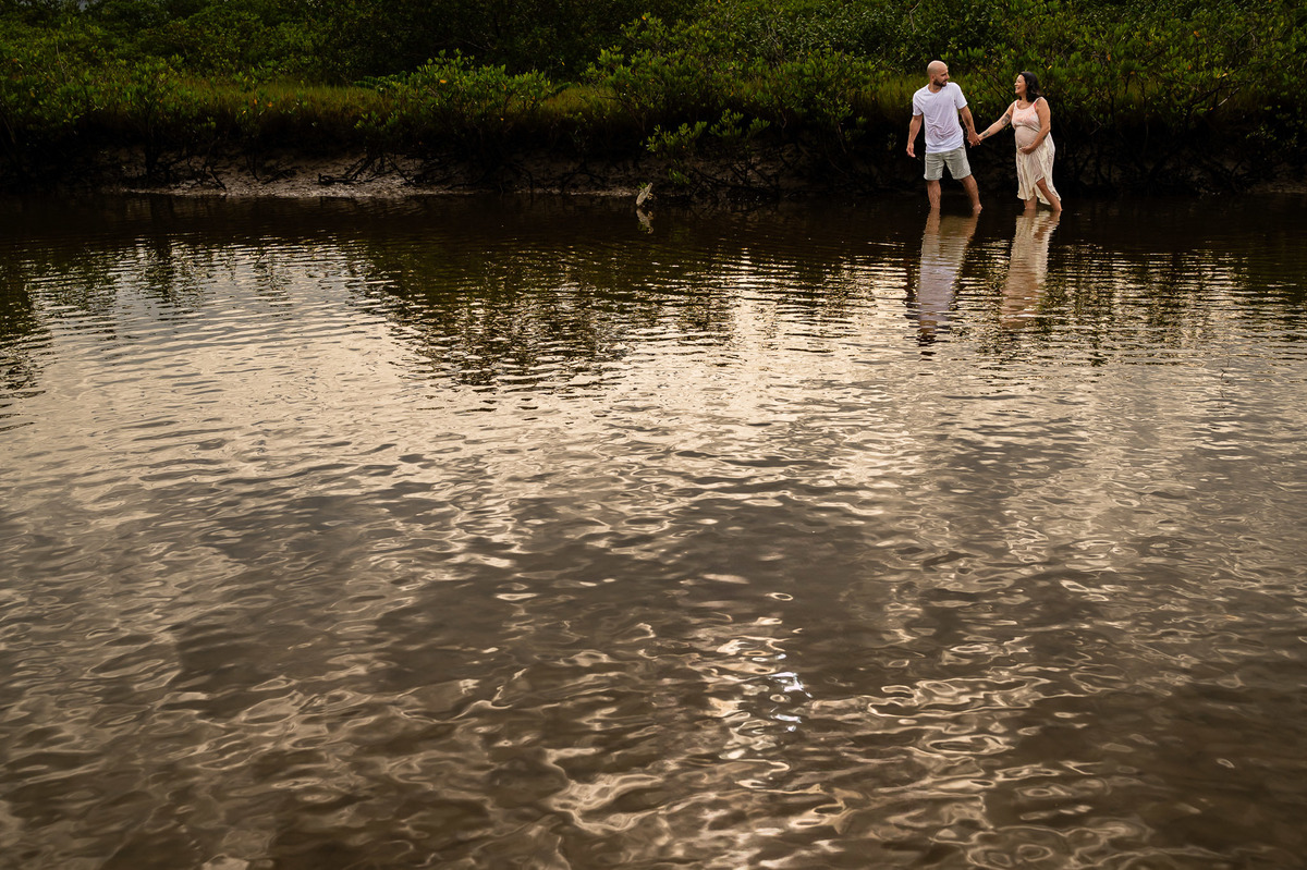 ensaio de gestante, gestar, ensaio de casal, praia, nascer do sol
