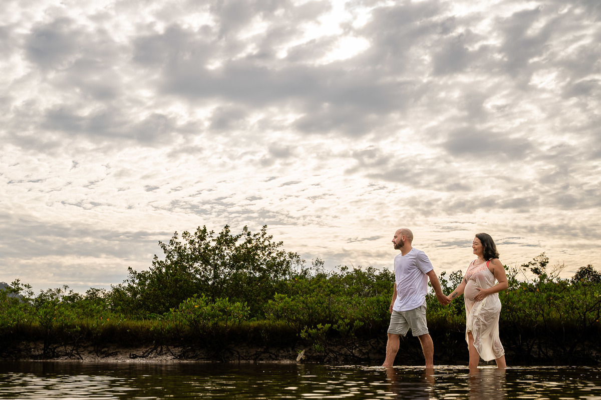 ensaio de gestante, gestar, ensaio de casal, praia, nascer do sol