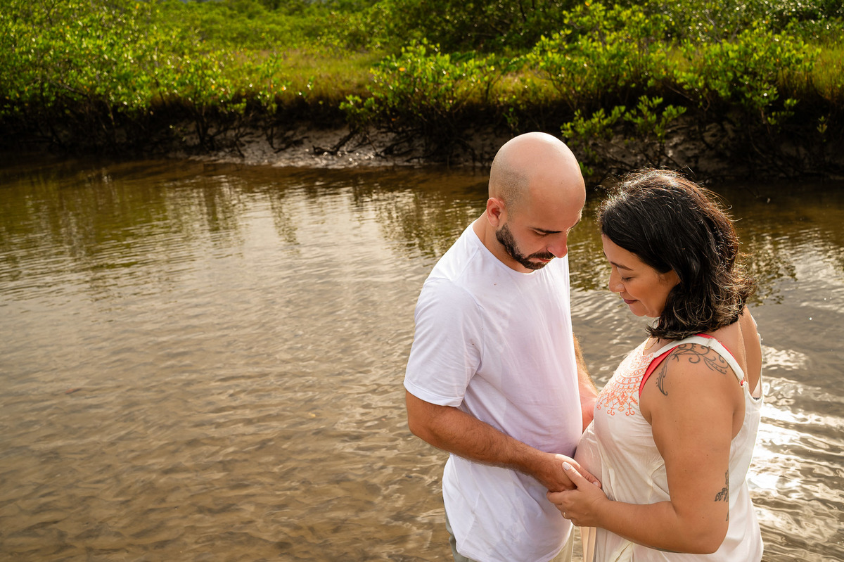 ensaio de gestante, gestar, ensaio de casal, praia, nascer do sol