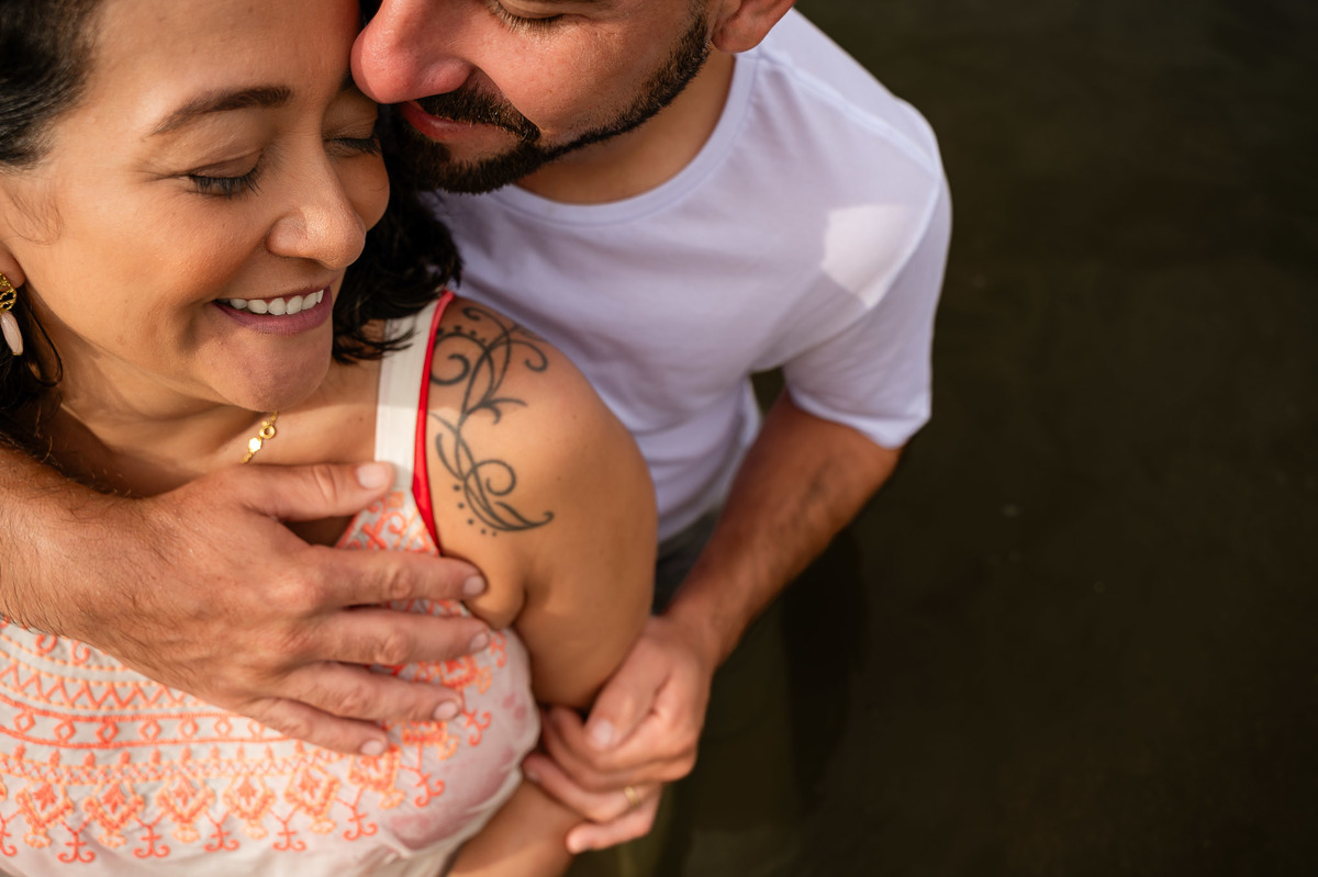 ensaio de gestante, gestar, ensaio de casal, praia, nascer do sol