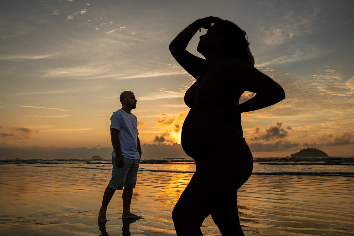 ensaio de gestante, gestar, ensaio de casal, praia, nascer do sol