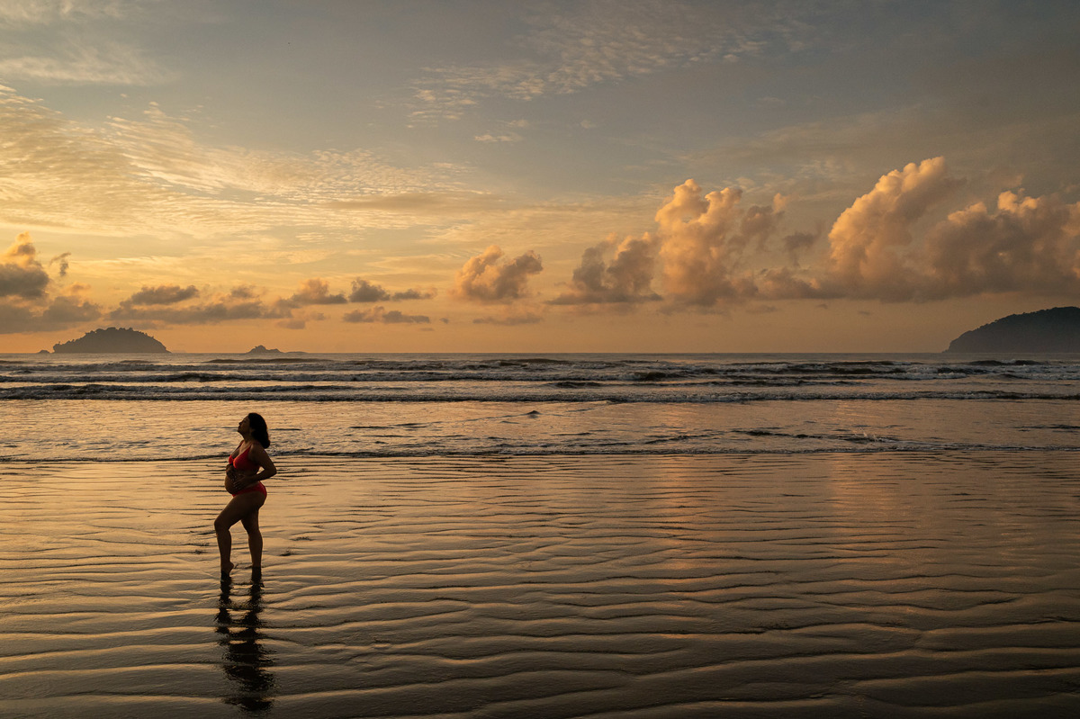 ensaio de gestante, gestar, ensaio de casal, praia, nascer do sol