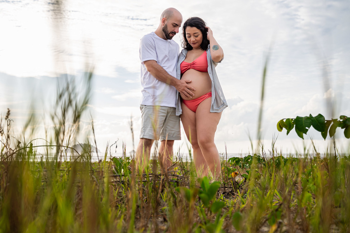 ensaio de gestante, gestar, ensaio de casal, praia, nascer do sol