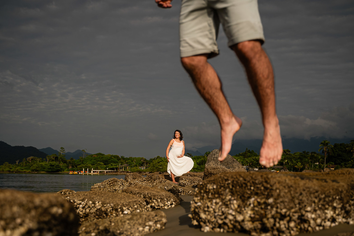 ensaio de gestante, gestar, ensaio de casal, praia, nascer do sol