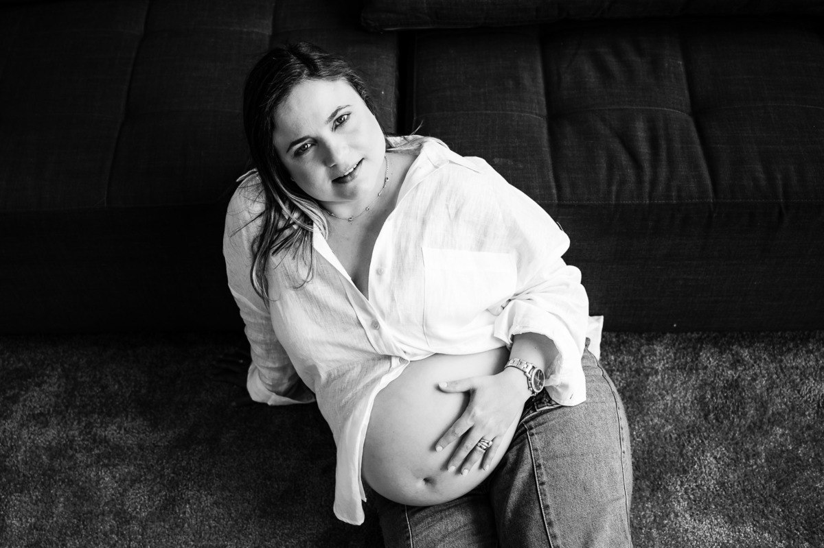 ensaio de gestante - lifestyle - gravidez, bebê, quarto de bebê - preto e branco