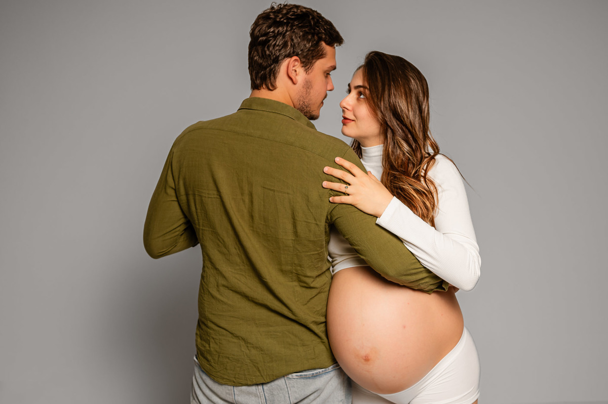 ensaio de gestante em estúdio