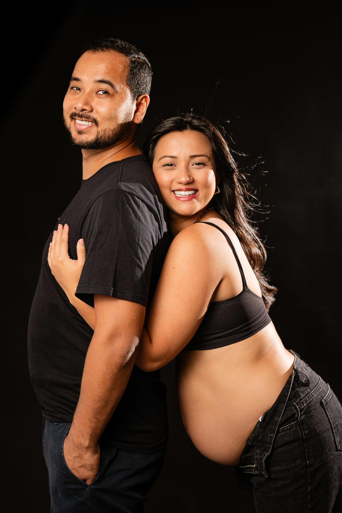 fotografia de gestante em estúdio - Peruibe - ensaio de gestante casal em estúdio