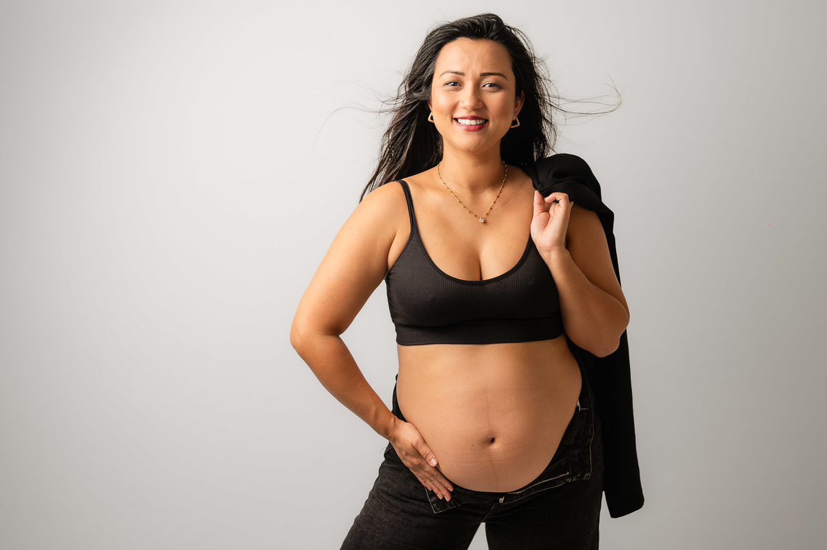 fotografia de gestante em estúdio - Peruibe