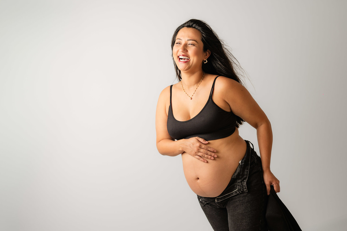 fotografia de gestante em estúdio - Peruibe