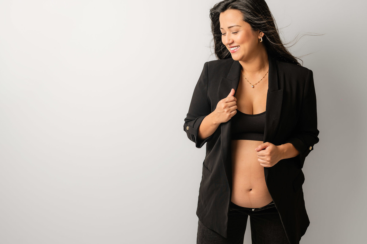 fotografia de gestante em estúdio - Peruibe