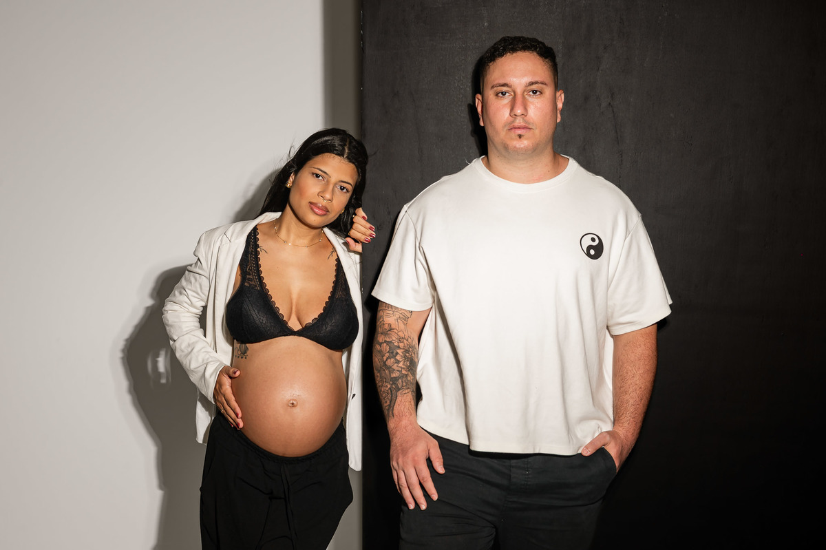 ensaio de gestante em estúdio