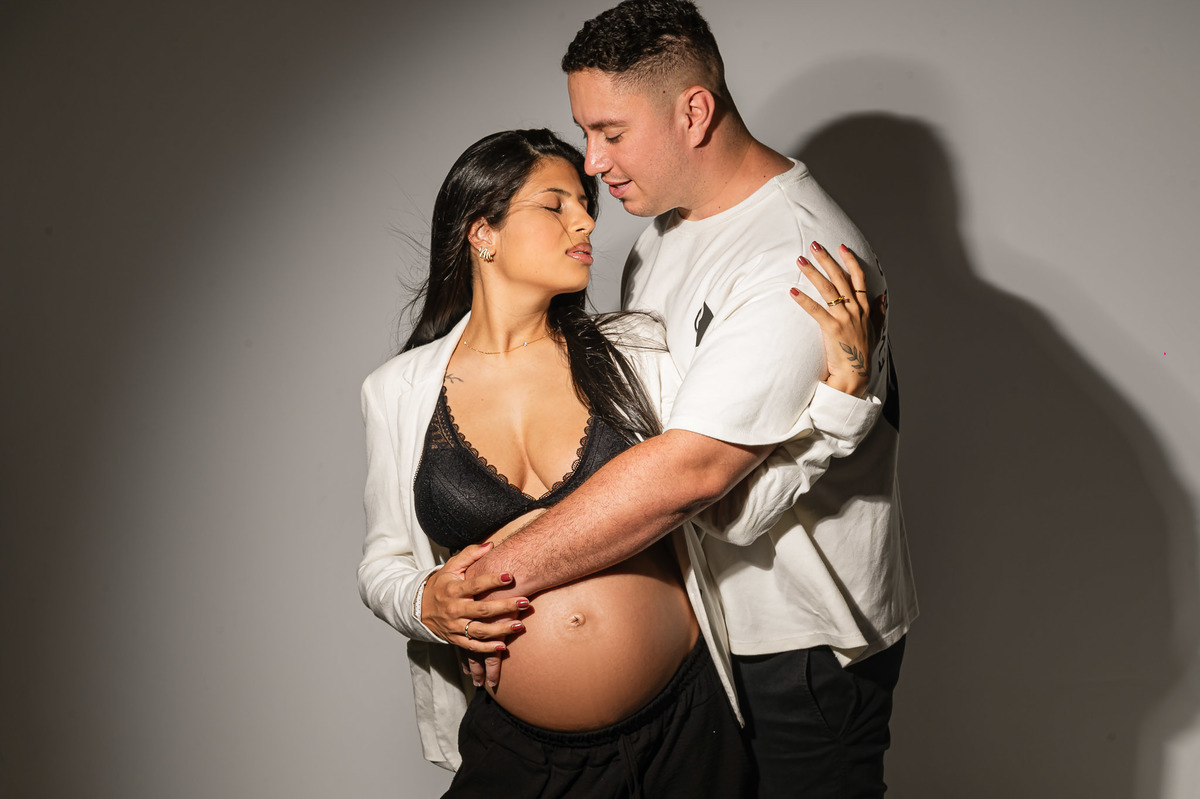 ensaio de gestante em estúdio