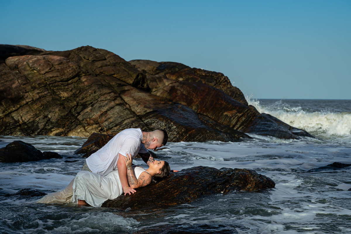 fotografia de casamento - ensaio de casal na praia - pré wedding - pré casamento - Peruíbe/sp