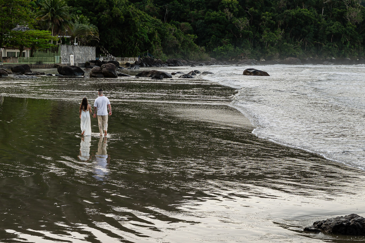 fotografia de casamento - ensaio de casal na praia - pré wedding - pré casamento - Peruíbe/sp
