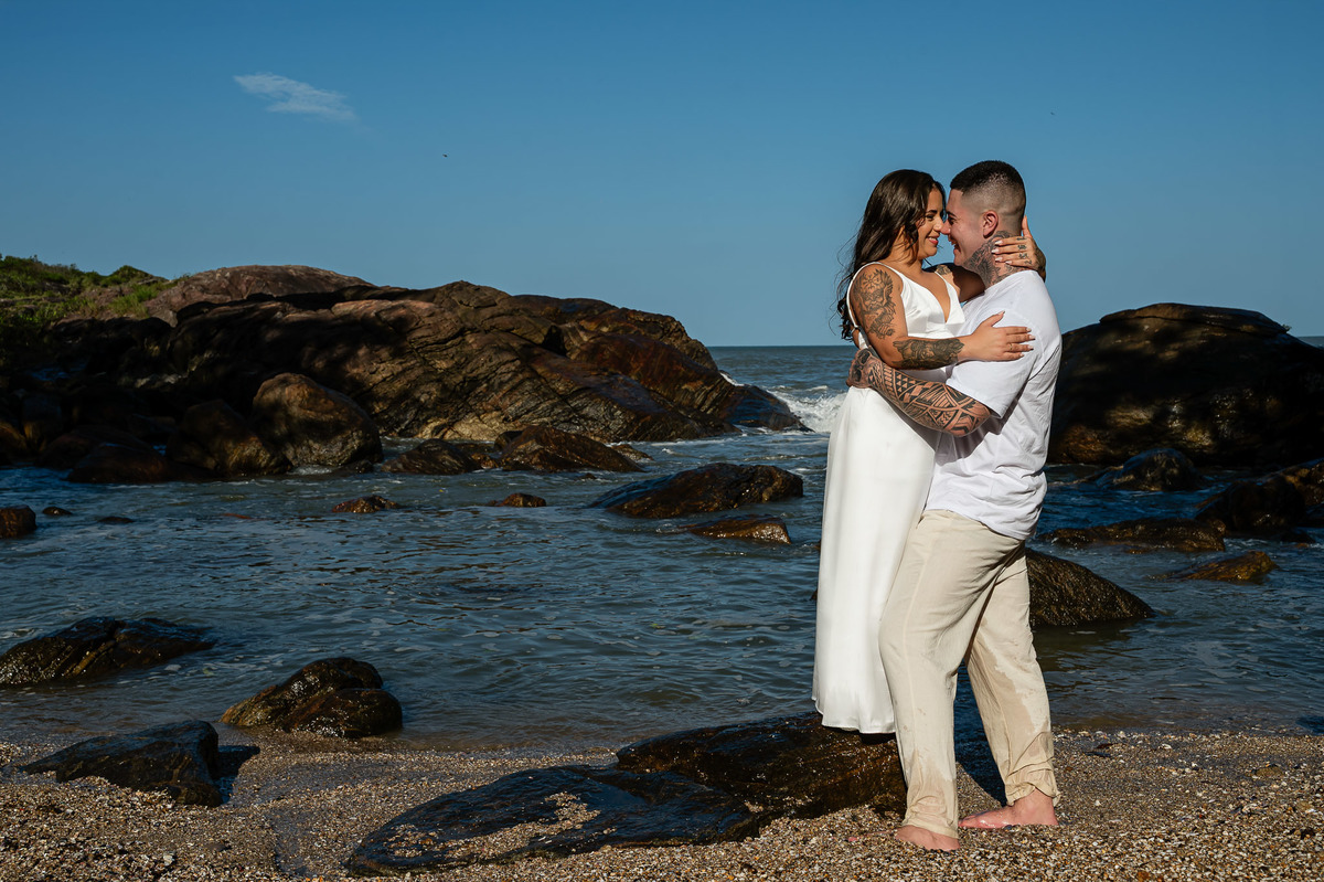 fotografia de casamento - ensaio de casal na praia - pré wedding - pré casamento - Peruíbe/sp