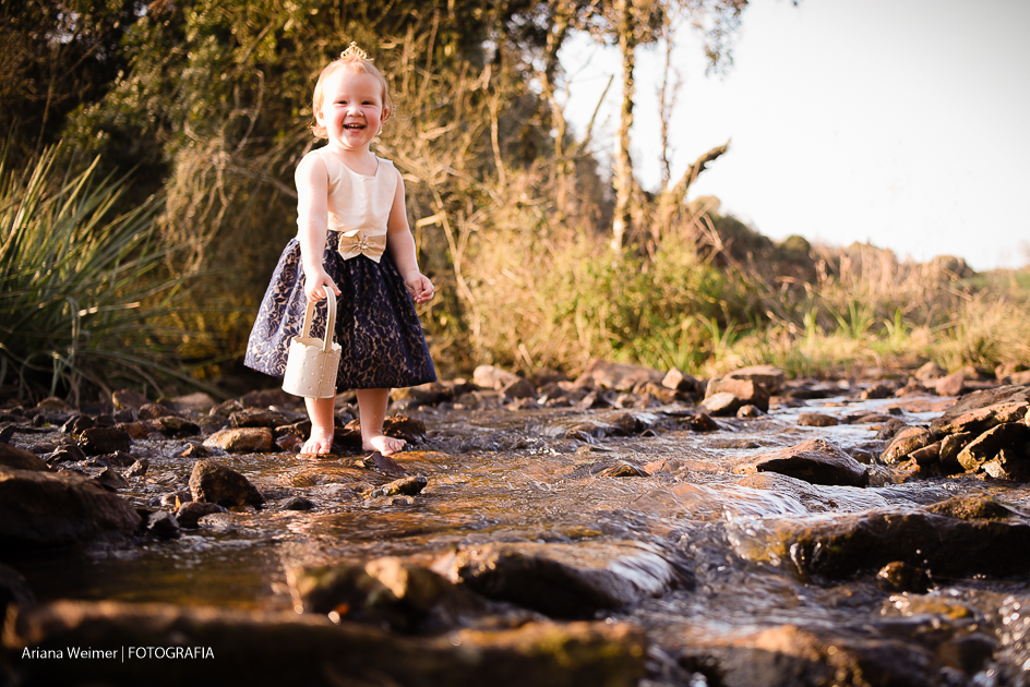 foto de criança em rio