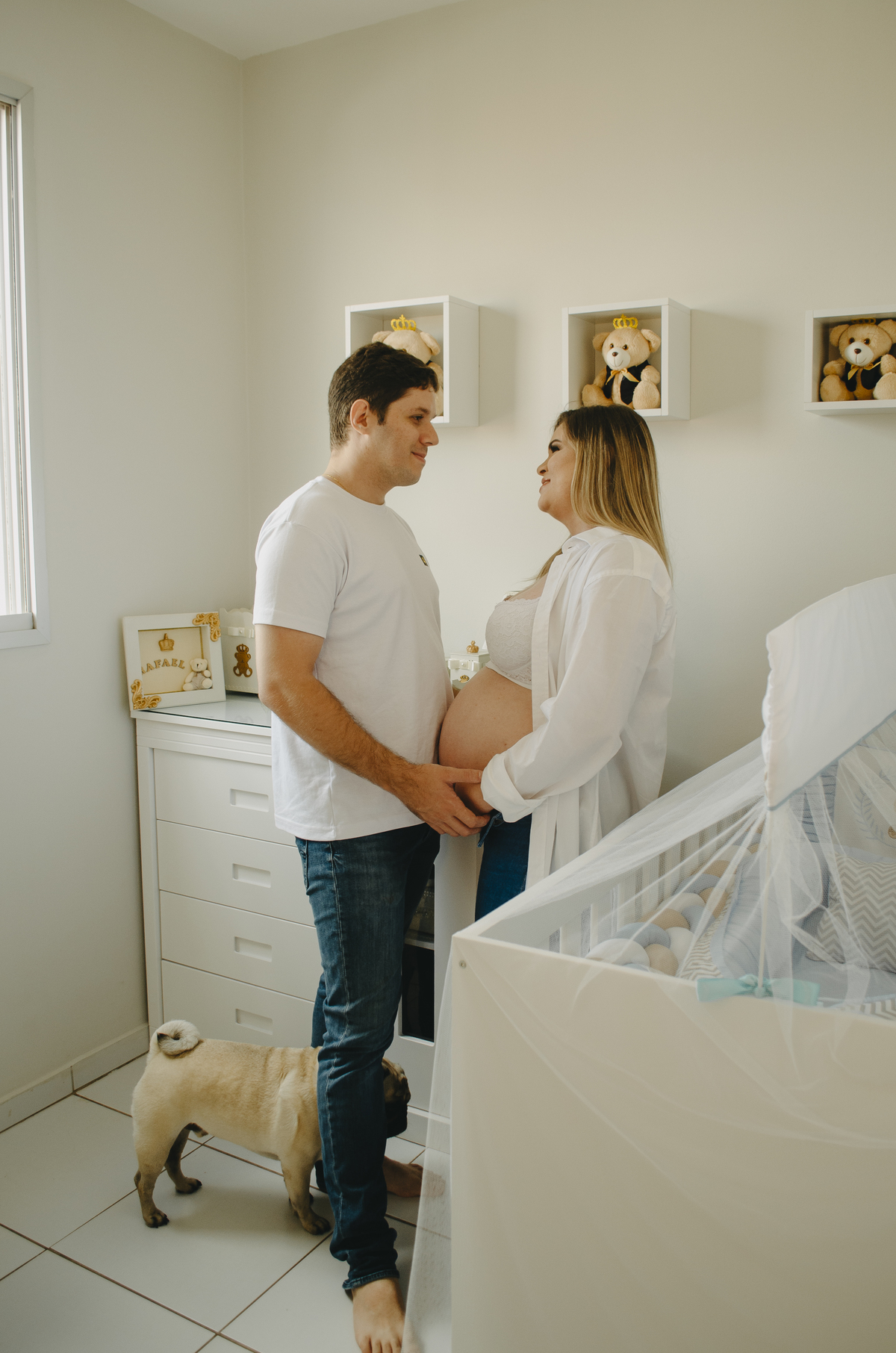 ensaio de gestante em casa quarto do nenem