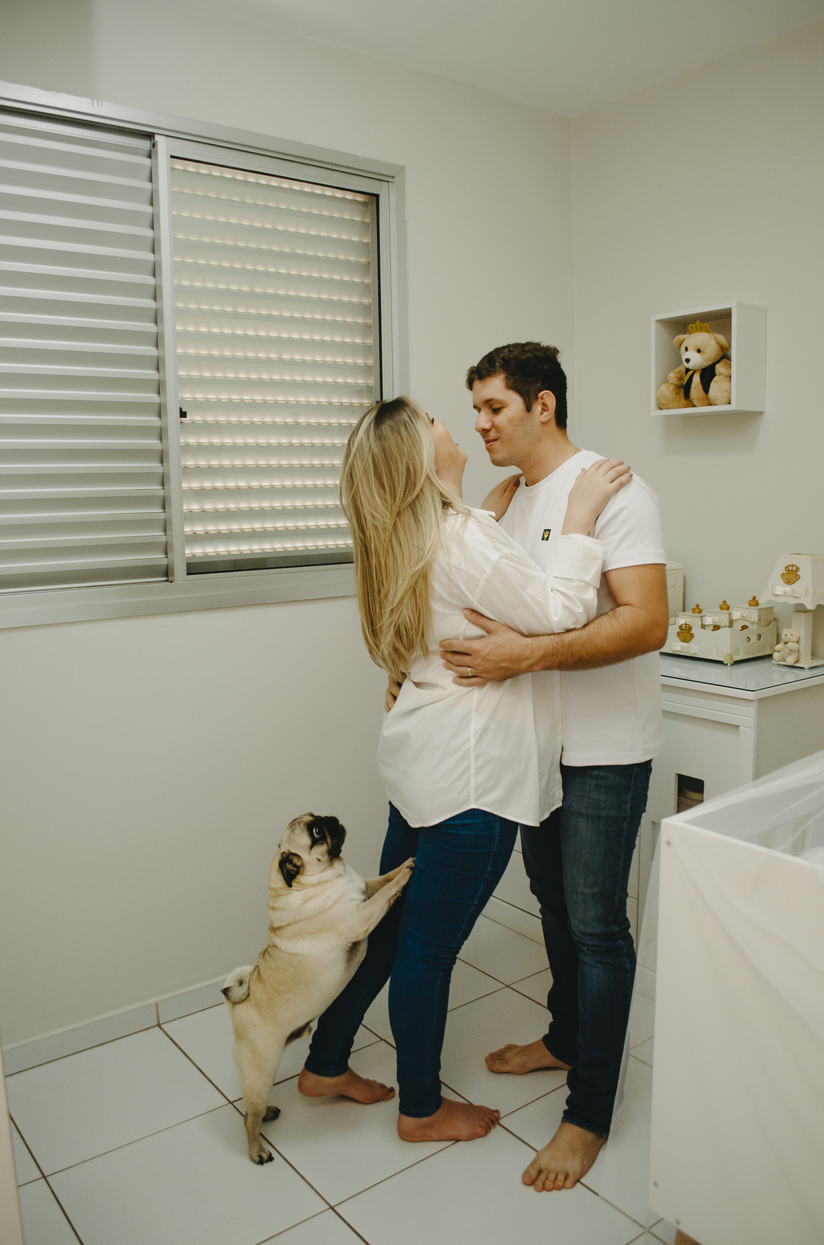 ensaio de gestante em casa quarto do nenem
