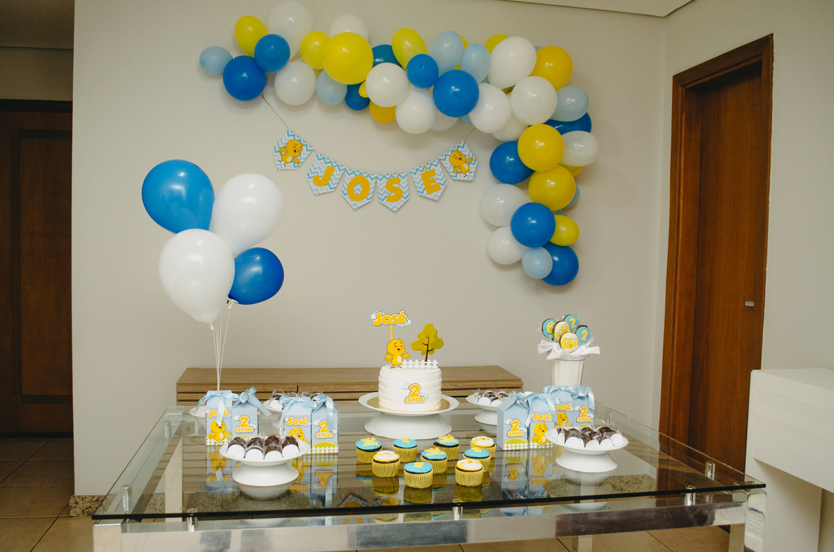 aniversario infantil minimalista em casa tema pintinho amarelinho