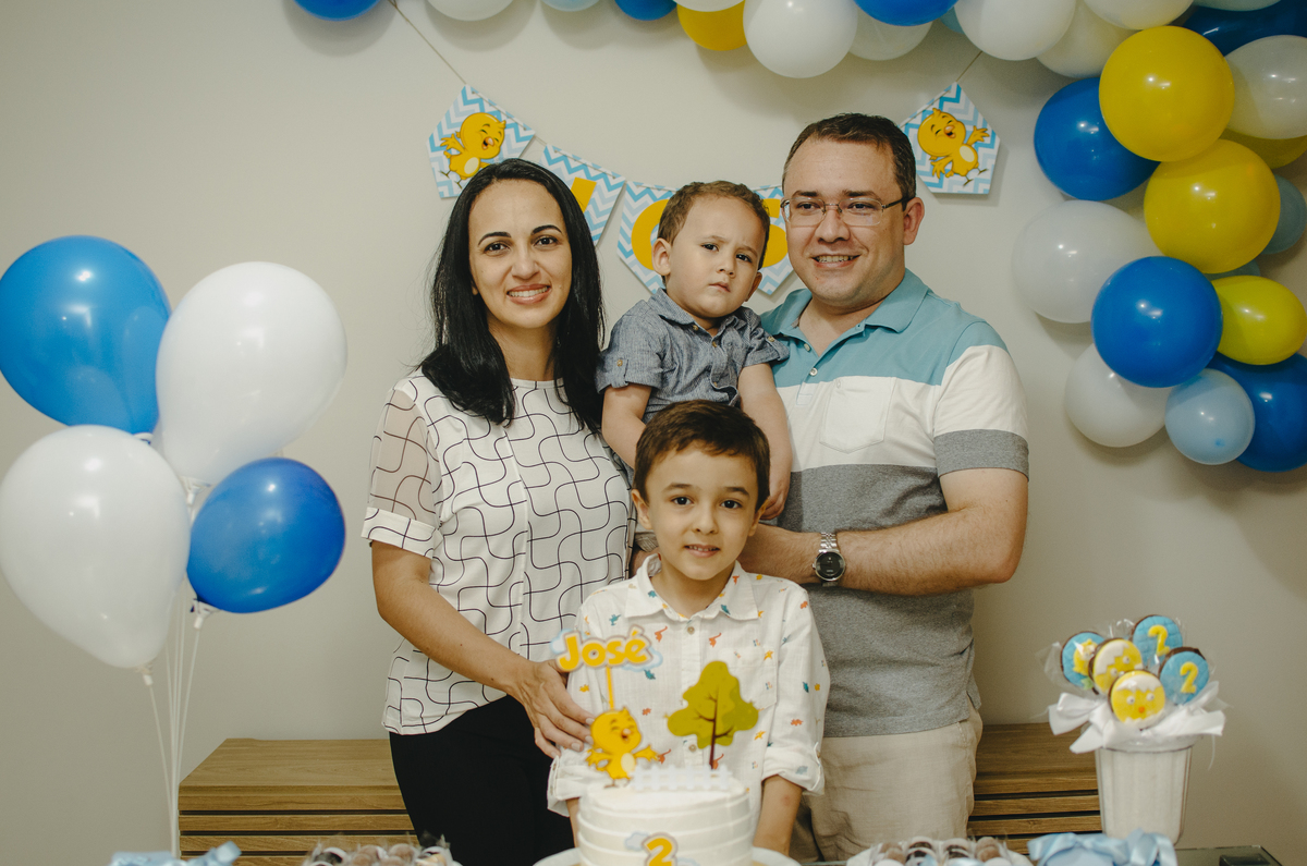 aniversario infantil minimalista em casa tema pintinho amarelinho