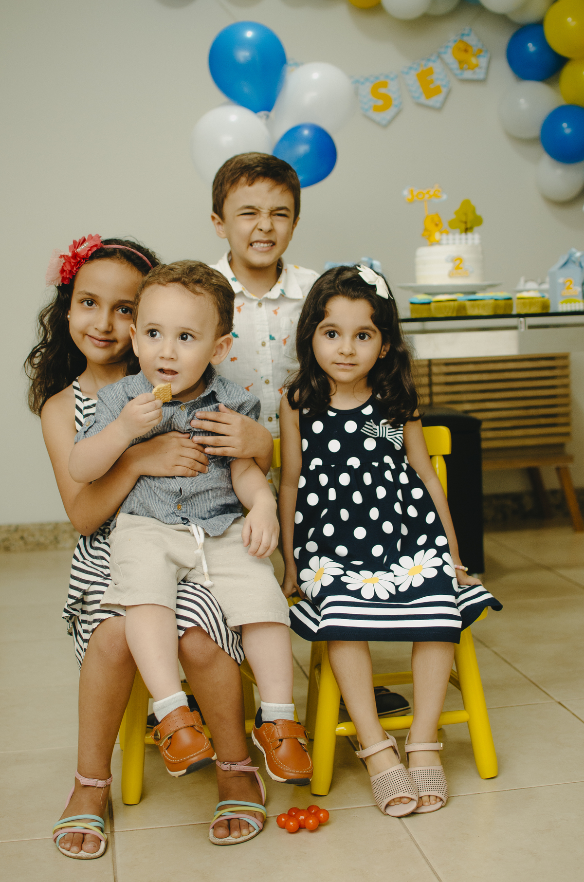 aniversario infantil minimalista em casa tema pintinho amarelinho