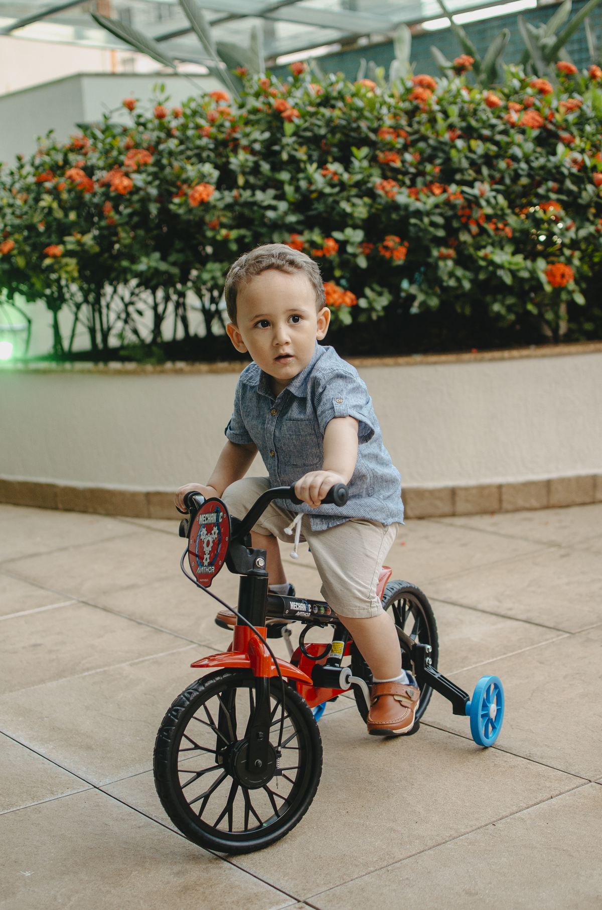 aniversario infantil minimalista em casa tema pintinho amarelinho