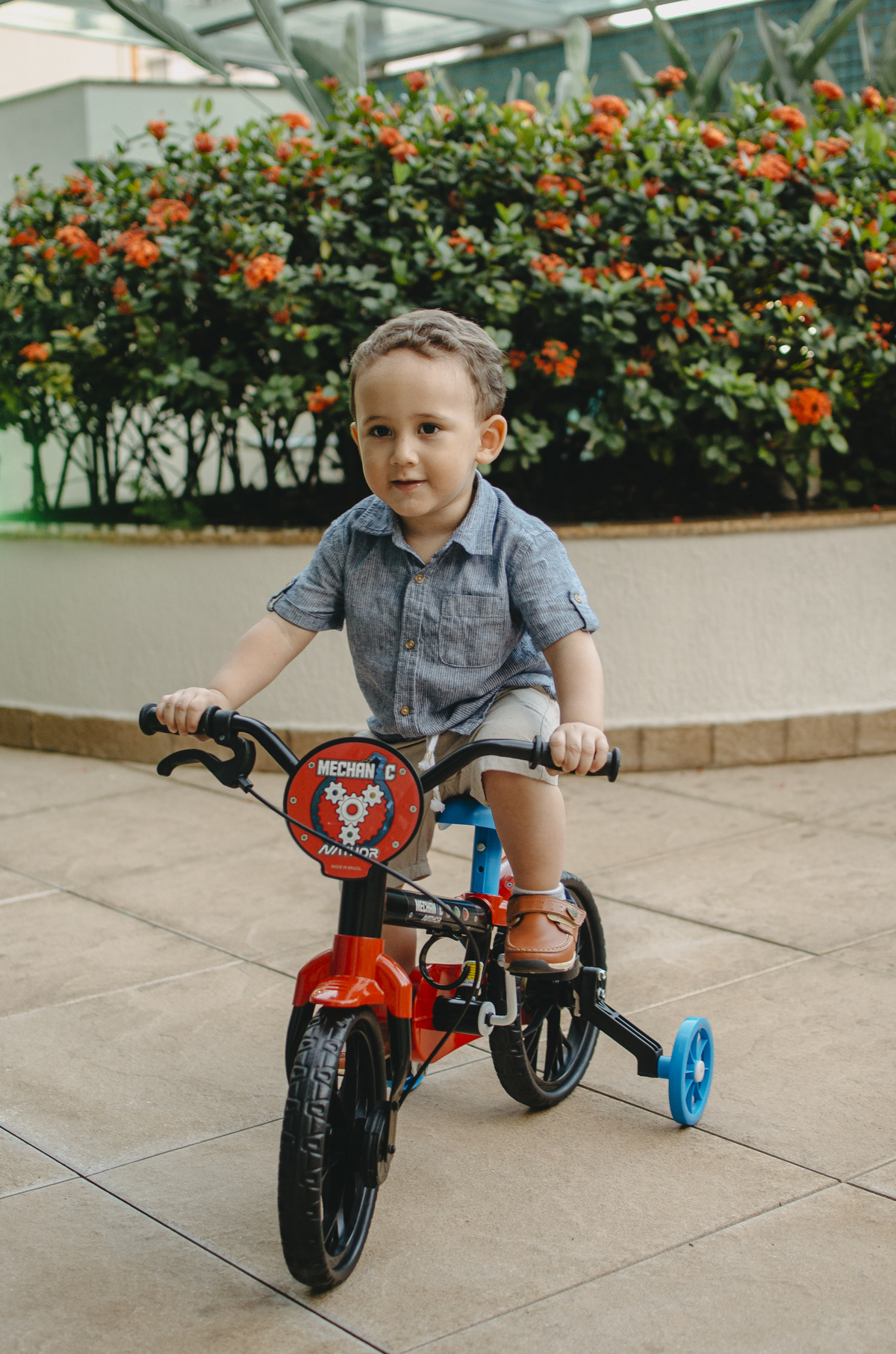 aniversario infantil minimalista em casa tema pintinho amarelinho