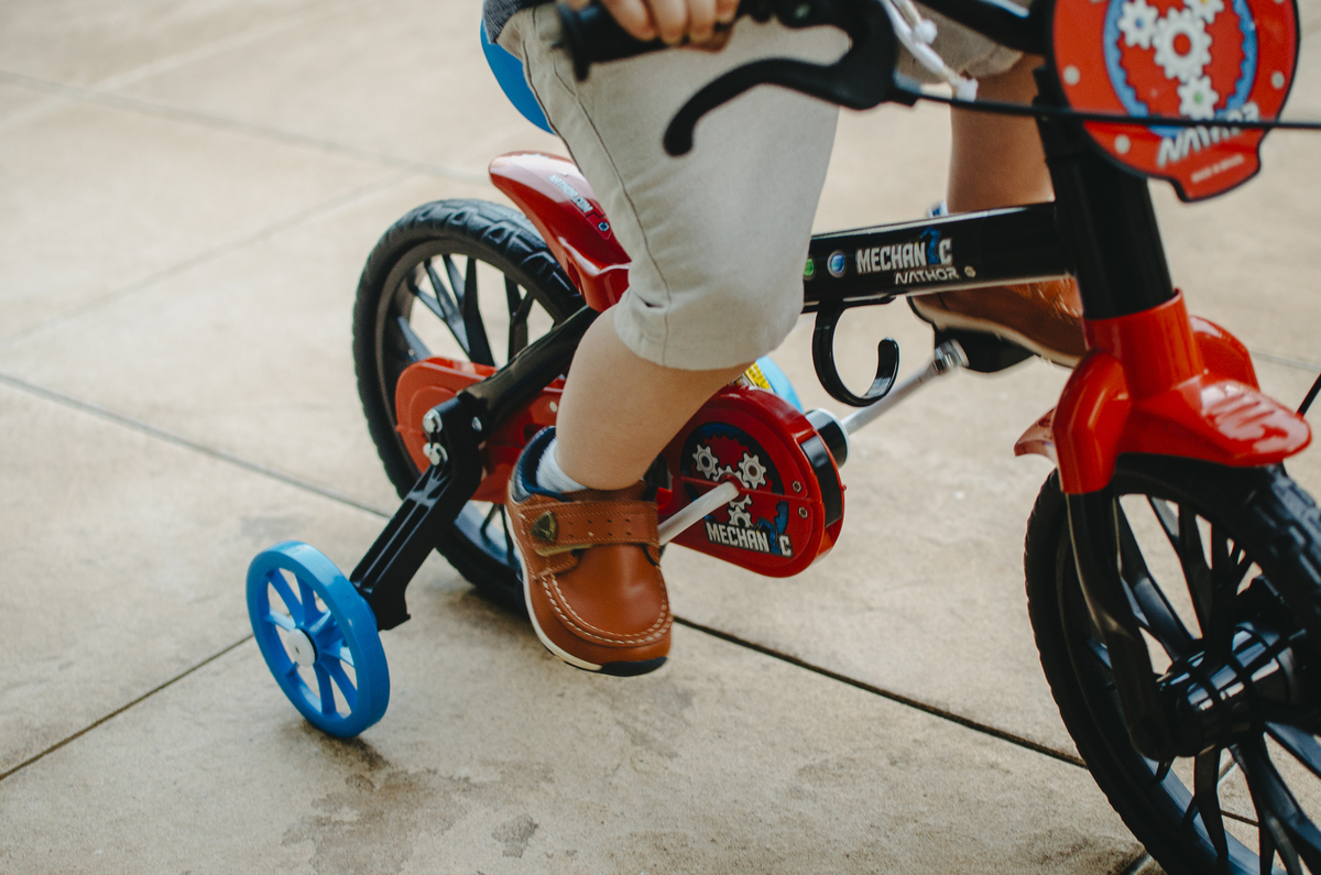 aniversario infantil minimalista em casa tema pintinho amarelinho