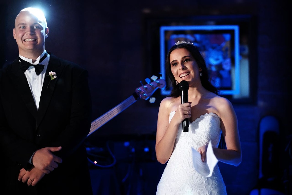 noivos agradecem em recepção de casamento no recanto vip em Guaratinguetá em festa de casamento foto erasmo ballot