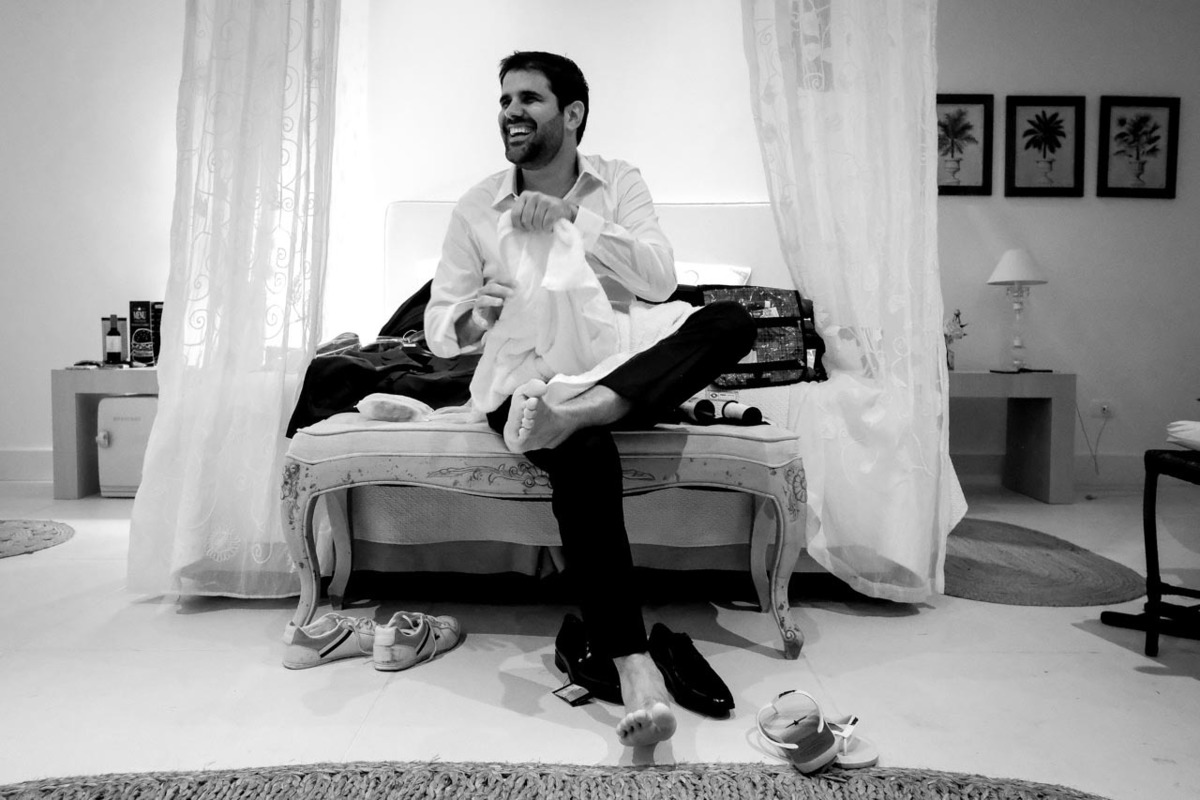 noivo se arruma no clube dos 500 em making of em casamento em guaratinguetá