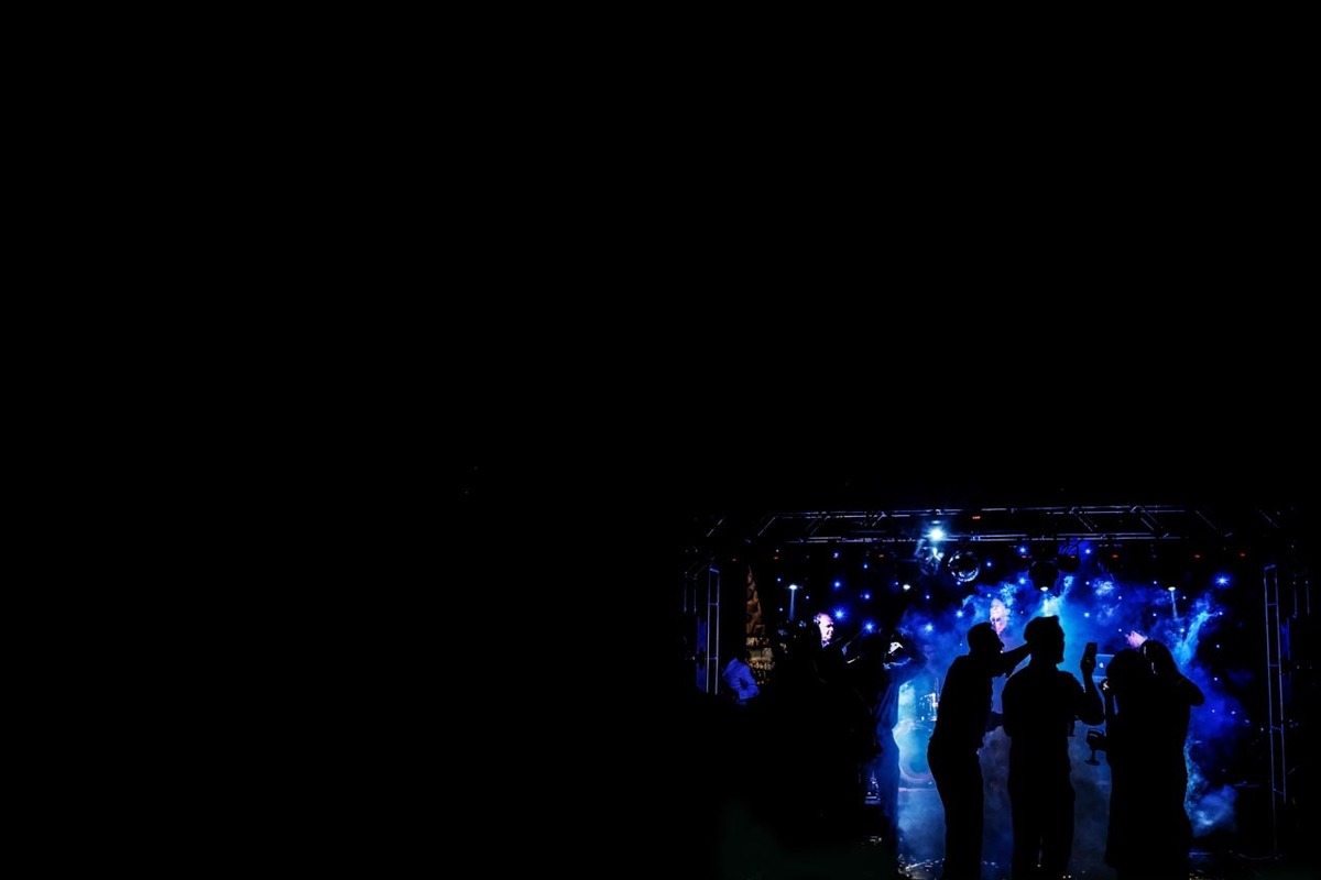 pista anumada com convidados dançando em recepção de casamento lindo e animado no clube sete lagos em Guaratinguetá fotos erasmo ballot