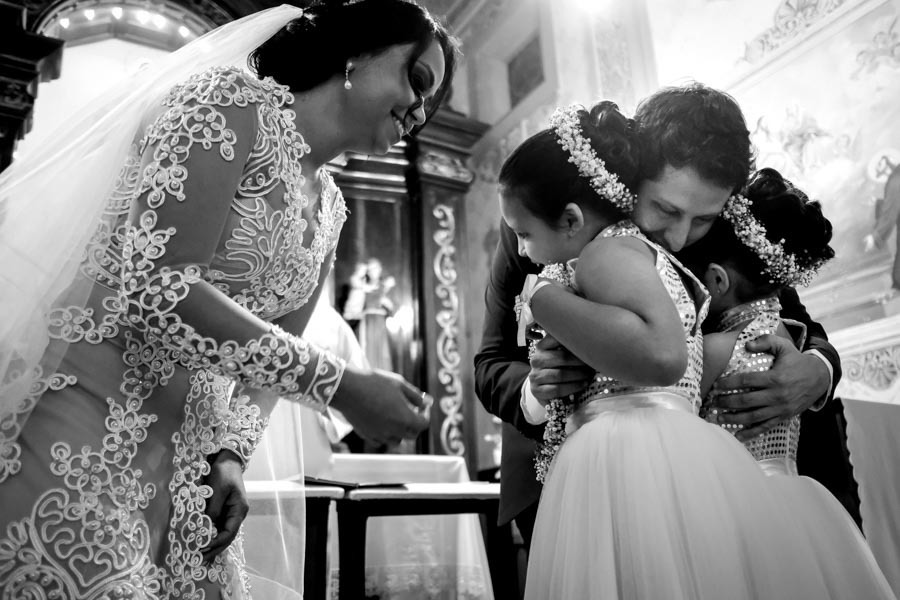 ABRAÇO GOSTOSO NAS DAMINHAS EM CASAMENTO LINDO EM GUARATINGUETA