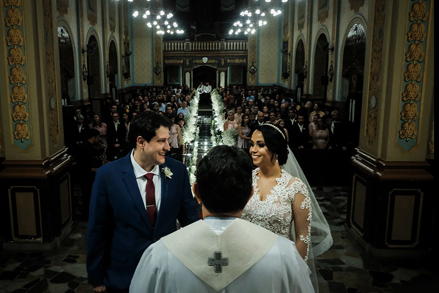 TROCA DE OLHARES DO LINDO CASAL EM CASAMENTO LINDO EM GUARATINGUETA