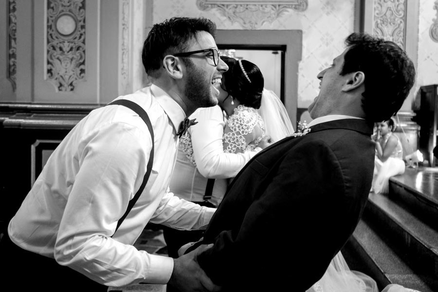 PAJEM E NOIVO SORRINDO EM CASAMENTO LINDO EM GUARATINGUETÁ