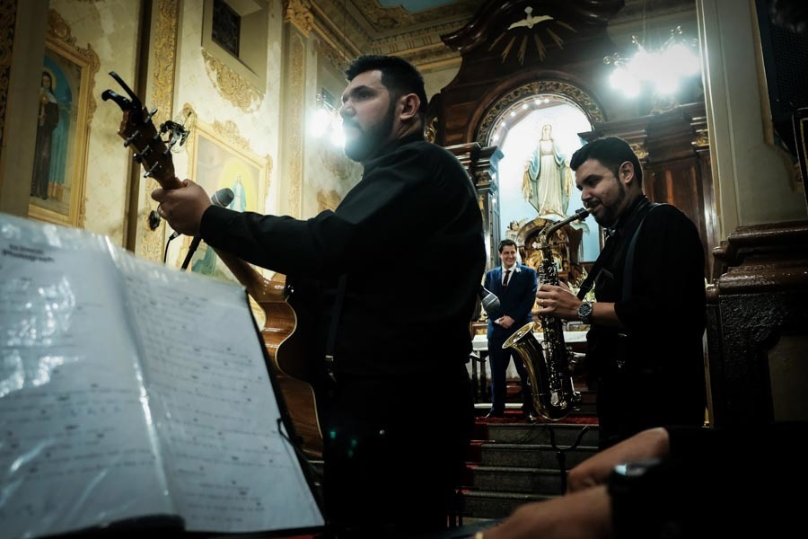 NOIVO AGUARDANDO ANSIOSO A ENTRADA DA NOIVA EM CASAMENTO LINDO EM GUARATINGUETA
