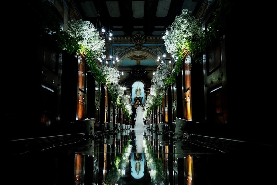 ENTRADA DA NOIVA EM IGREJA LINDA E BARROCA EM CASAMENTO LINDO EM GUARATINGUETA