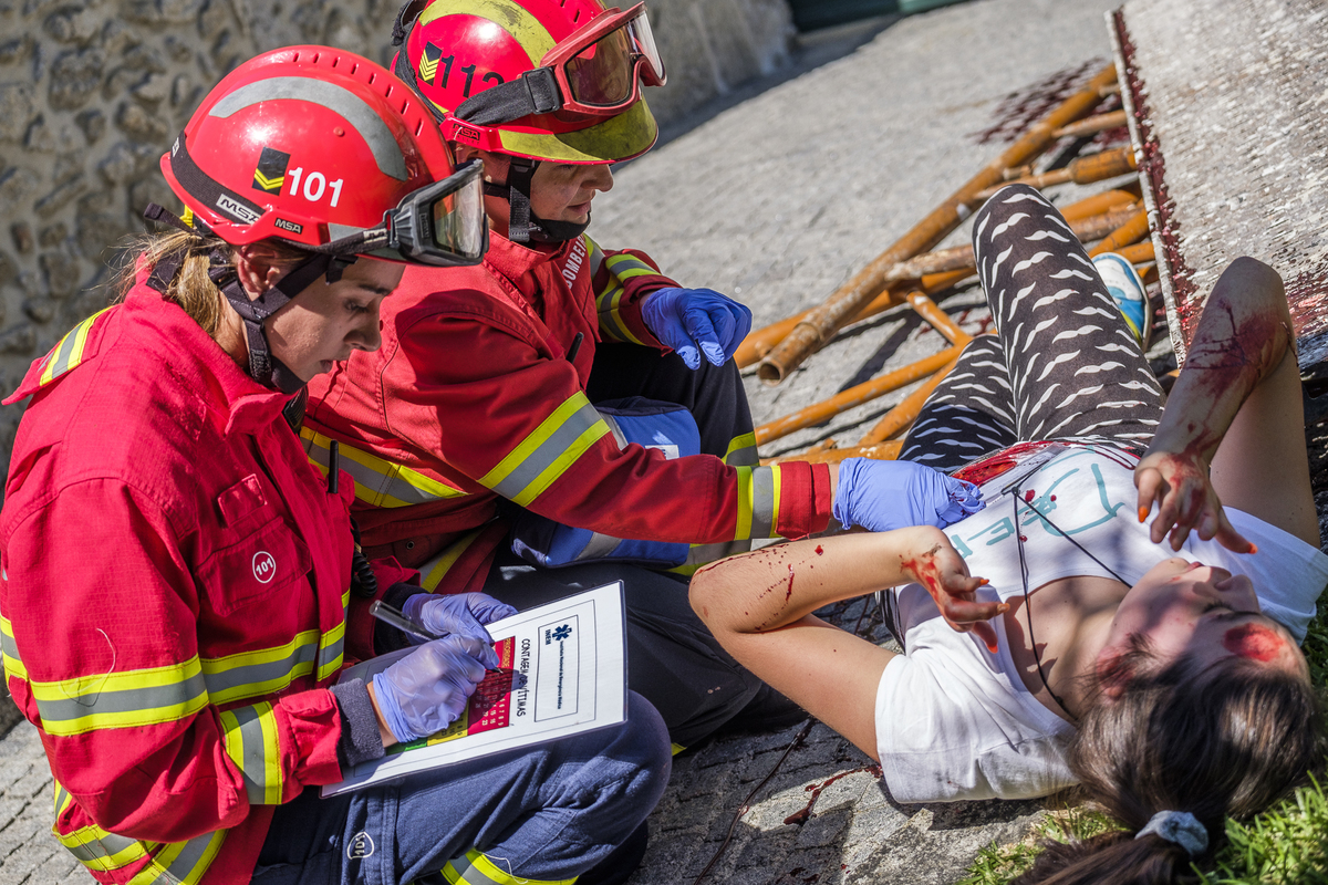 reportagem fotográfica Simulacro Bombeiros Voluntários da Póvoa de Lanhoso Braga Porto Barcelos melhor fotografo braga fotografar batizado familia criança