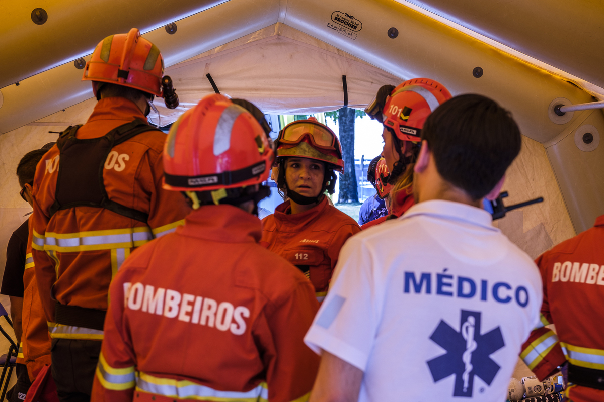reportagem fotográfica Simulacro Bombeiros Voluntários da Póvoa de Lanhoso Braga Porto Barcelos melhor fotografo braga fotografar batizado familia criança