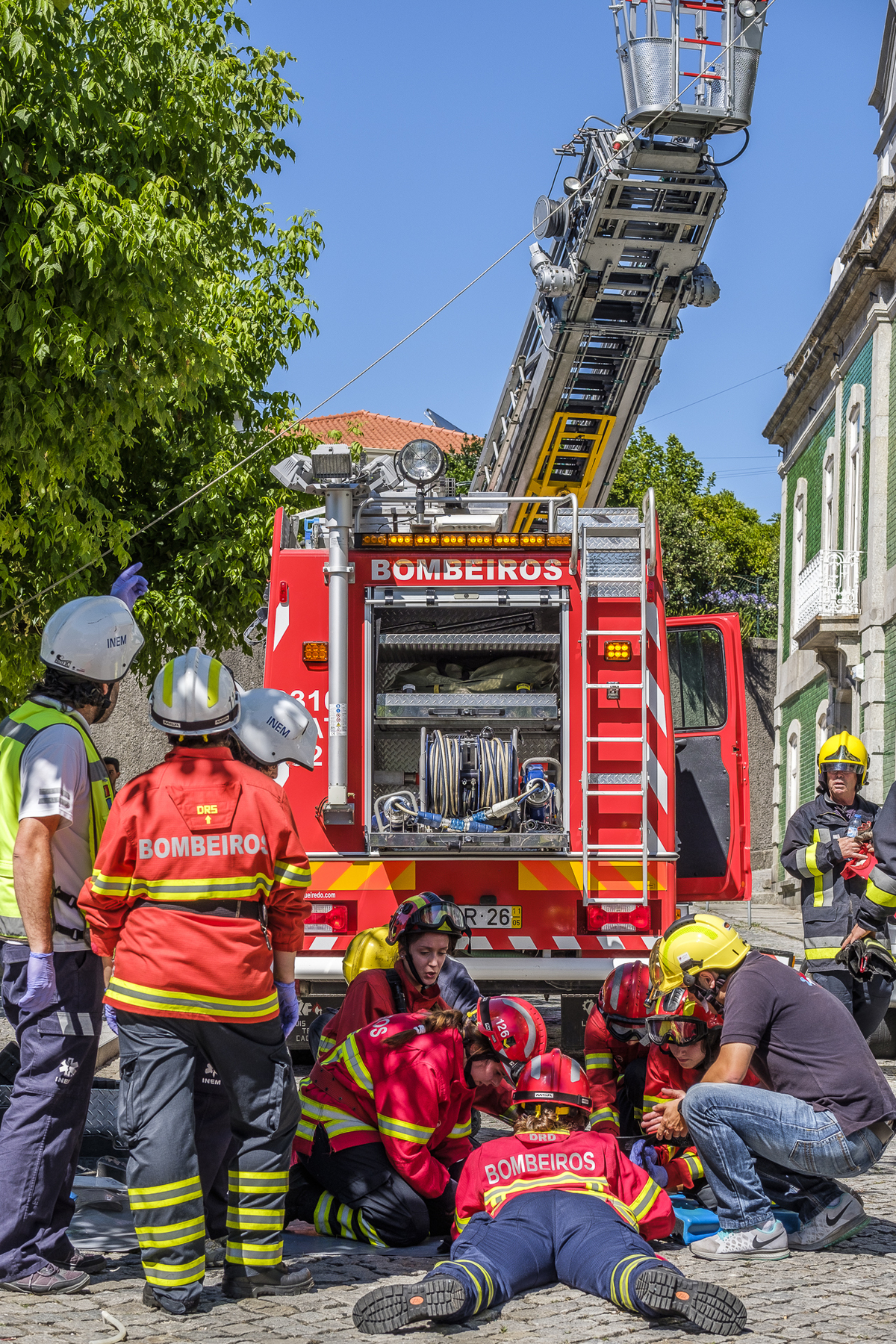 reportagem fotográfica Simulacro Bombeiros Voluntários da Póvoa de Lanhoso Braga Porto Barcelos melhor fotografo braga fotografar batizado familia criança