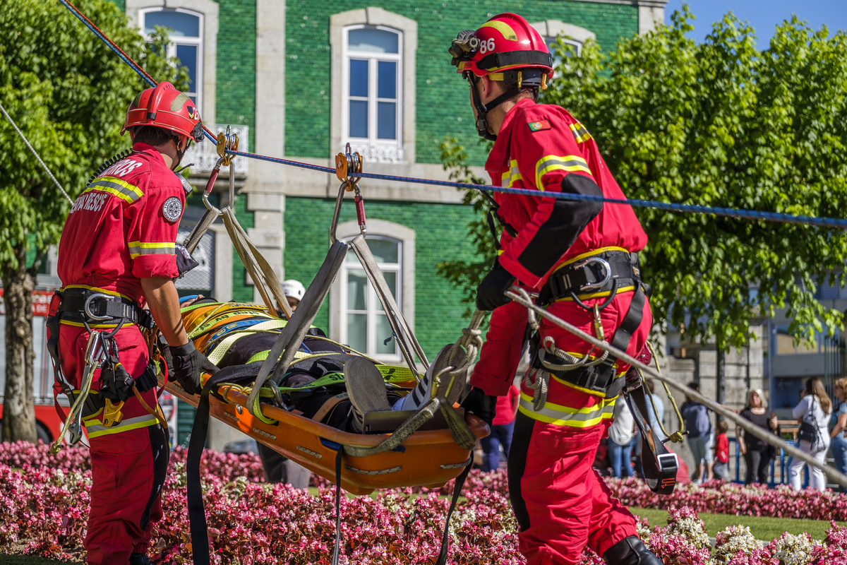 reportagem fotográfica Simulacro Bombeiros Voluntários da Póvoa de Lanhoso Braga Porto Barcelos melhor fotografo braga fotografar batizado familia criança